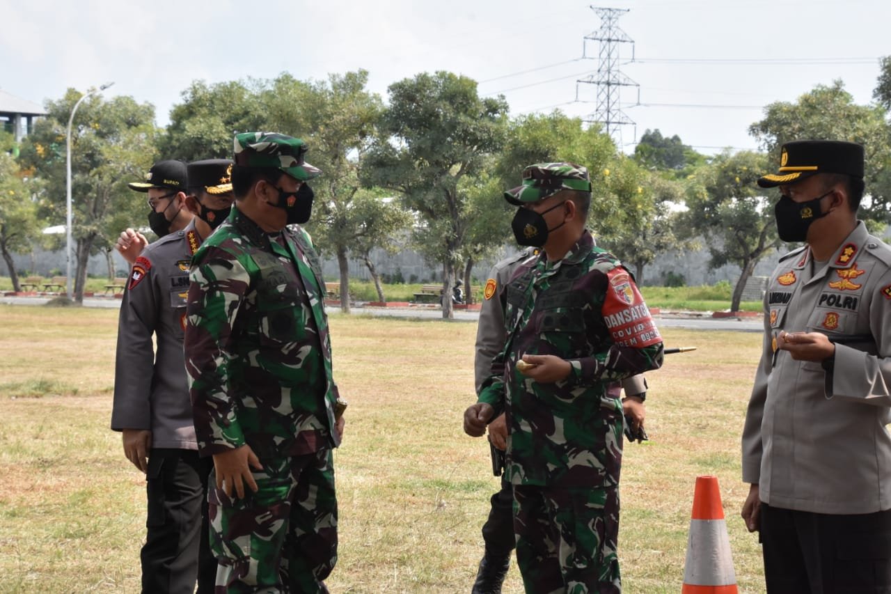 Panglima TNI dan Kapolri Sidak Pelaksanaan Vaksinasi Covid-19 di Wilayah Korem 082/CPYJ