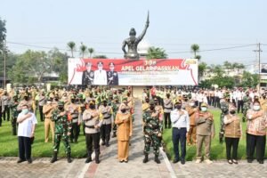 Dandim 0815/Mojokerto Bersama Forkopimda Pimpin Apel Gelar Pasukan Penegakan Disiplin Protokol Kesehatan