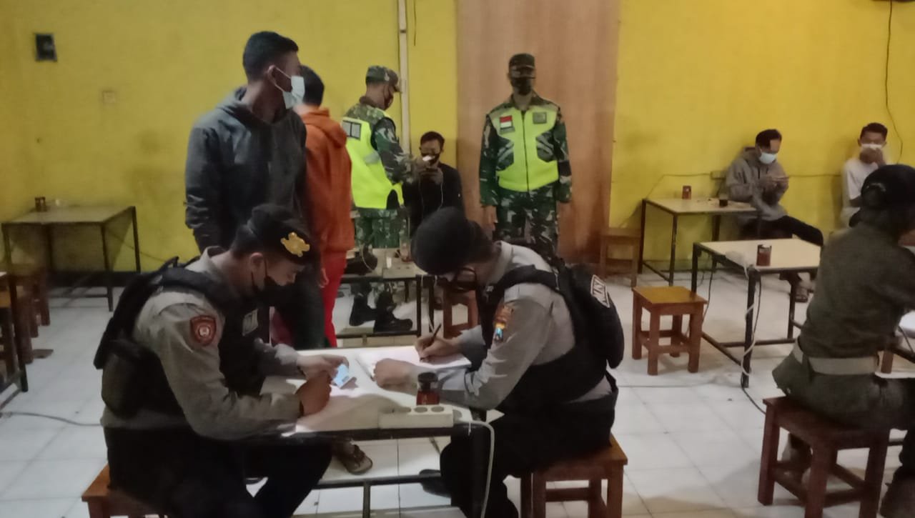 TNI-Polri-Satpol PP di Mojokerto Jaring 28 Warga Tak Patuh Prokes