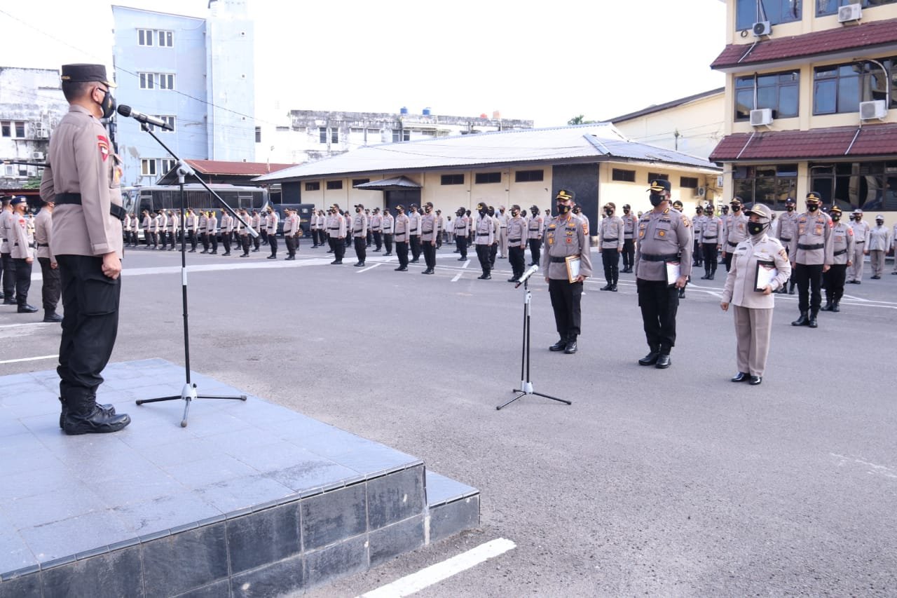 Kabid Humas Kombes Pol Drs Supriadi, MM Menerima Penghargaan dari Kapolda Sumsel