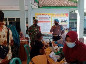 Vaksinasi Massal Covid-19 di Mojokerto Raya Dikawal TNI-Polri