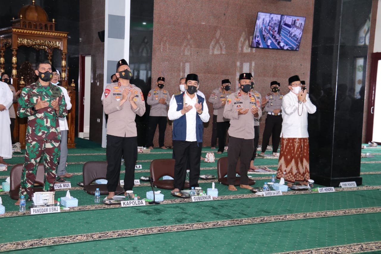 2.000 Personil Polda Sumsel dan Polres/Tabes Laksanakan Istighosah Kubro