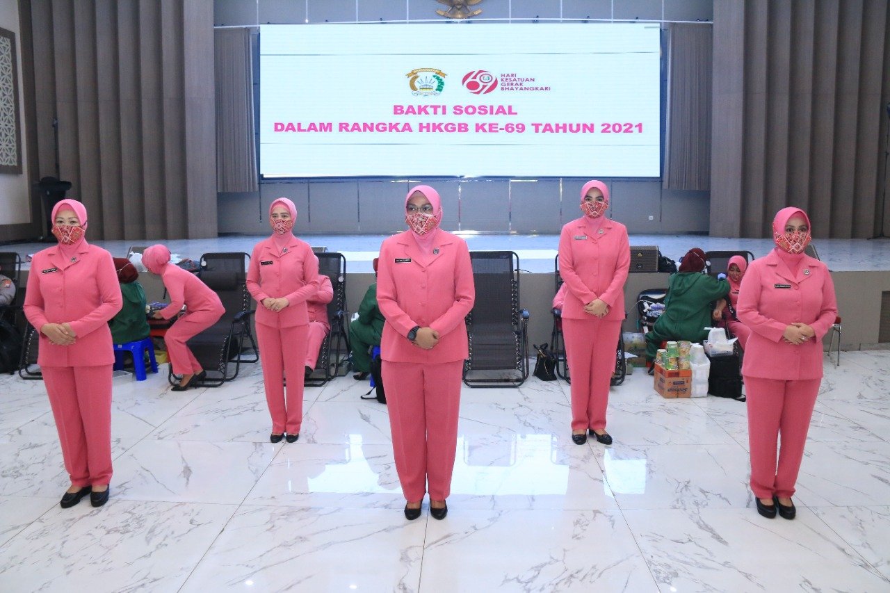 Bhayangkari Polda Jatim Gelar Donor Darah