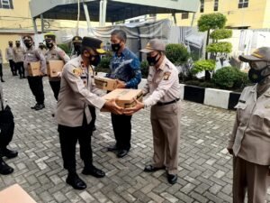 Kapolda Sumsel Berikan Perangkat Laptop kepada Satker Polda Sumsel