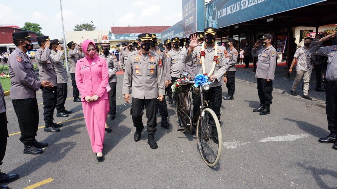 Inilah Gambaran Upacara Sertijab Kapolresta Mojokerto