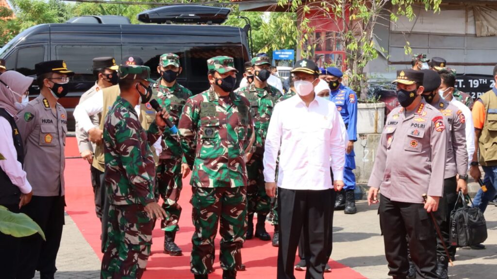 Panglima TNI dan Kapolri Berikan Semangat Petugas dalam Penanganan Covid-19 di Bangkalan