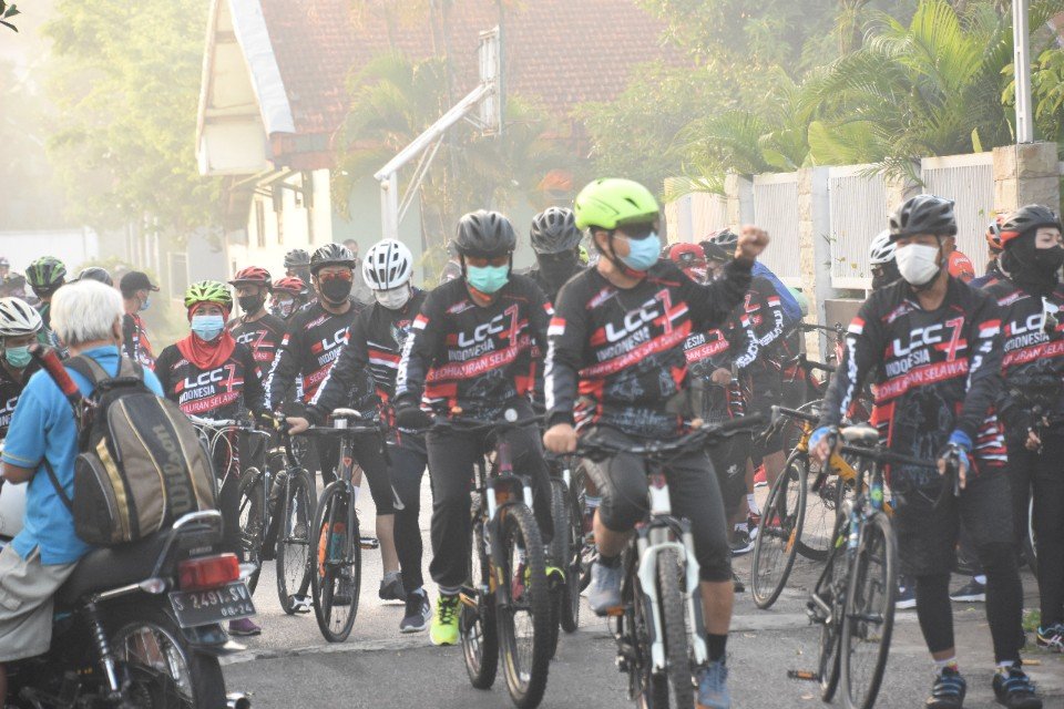 Semarakan Hari Jadi LCC Ke-7, Danrem 082/CPYJ Gowes Bareng