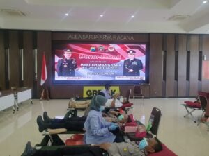 Sambut HUT Bhayangkara Ke-75, Polres Gresik Gelar Bakti Sosial Donor Darah