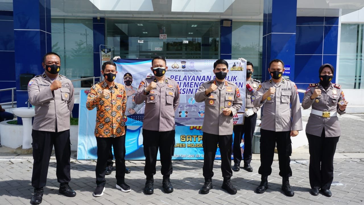 Satpas Polresta Mojokerto Berikan Layanan Vaksinasi Bagi Pemohon SIM