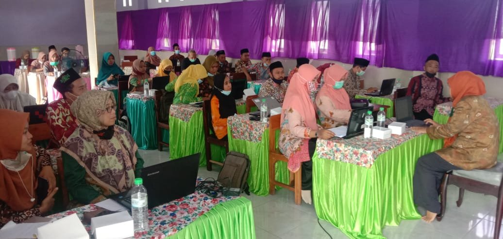 KKM MA 01 Kabupaten Lumajang Adakan Raker dan Workshop di MA Khomsani Nur