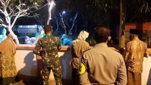 Polresta Mojokerto Pam dan Kawal Pemulasaran Pasien Positif Covid-19