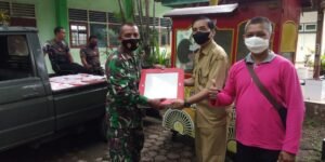 TNI Peduli Rakyat, Korem 082/ CPYJ Serahkan Bantuan 100 Dus Keramik