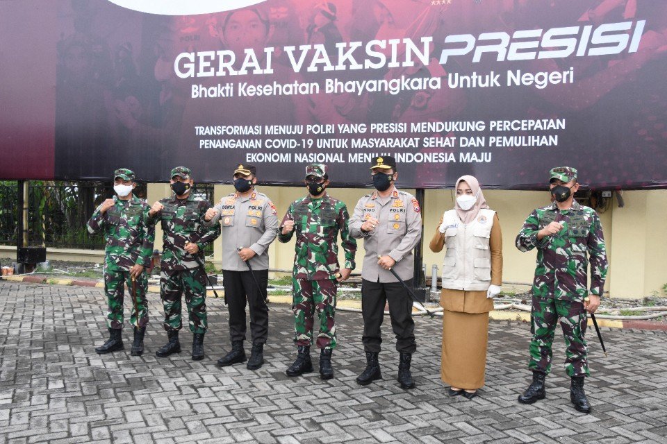 Danrem 082/CPYJ Dampingi Kunker Pangdam V/ Brw Tinjau Vaksinasi Masal di Mojokerto
