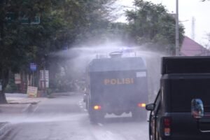 Wakapolda Sumsel bersama Lepas Ranmor Penyemprotan Disinfektan Wilayah Kota Palembang