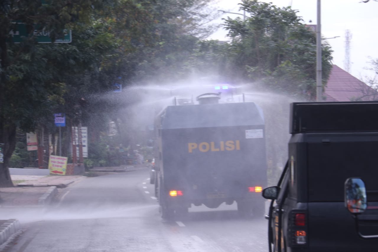 Wakapolda Sumsel bersama Lepas Ranmor Penyemprotan Disinfektan Wilayah Kota Palembang