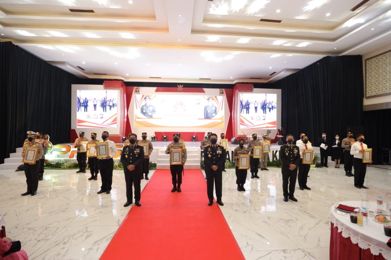 Kapolda Jatim Gelar Upacara Pembinaan Tradisi Polri dalam Rangka Hari Bhayangkara ke-75