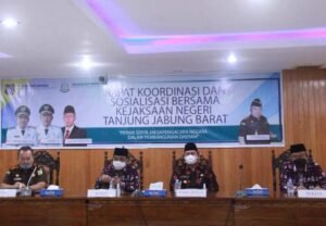 Bupati Tanjab Barat Hadiri Rapat Koordinasi Dan Sosialisasi Bersama Kejaksaan Negeri