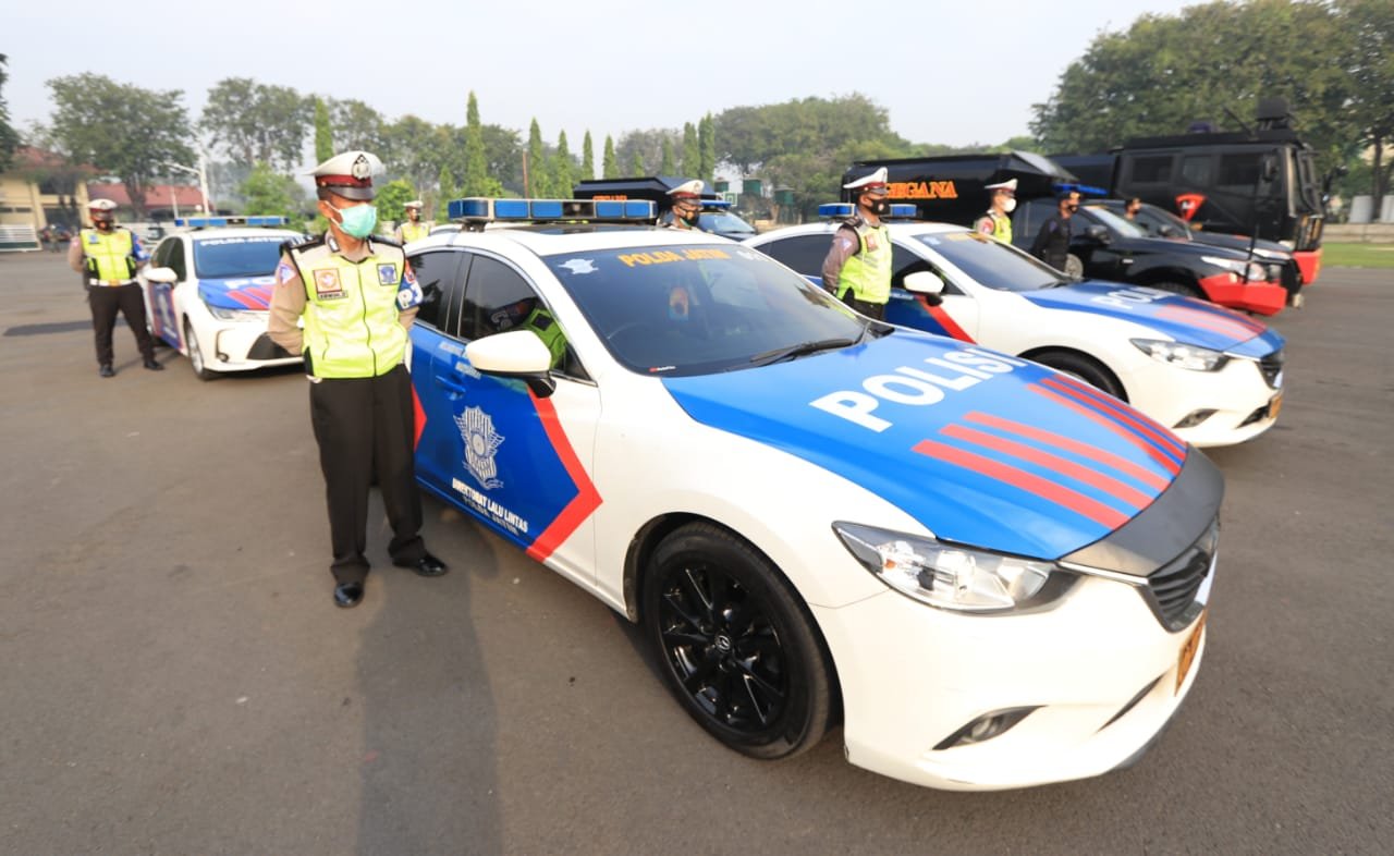 Didampingi Wagub dan Wakapolda Jatim, Pangdam V Brawijaya Pimpin Apel gelar Pasukan Dalam Rangka Pelaksanaan PPKM Darurat