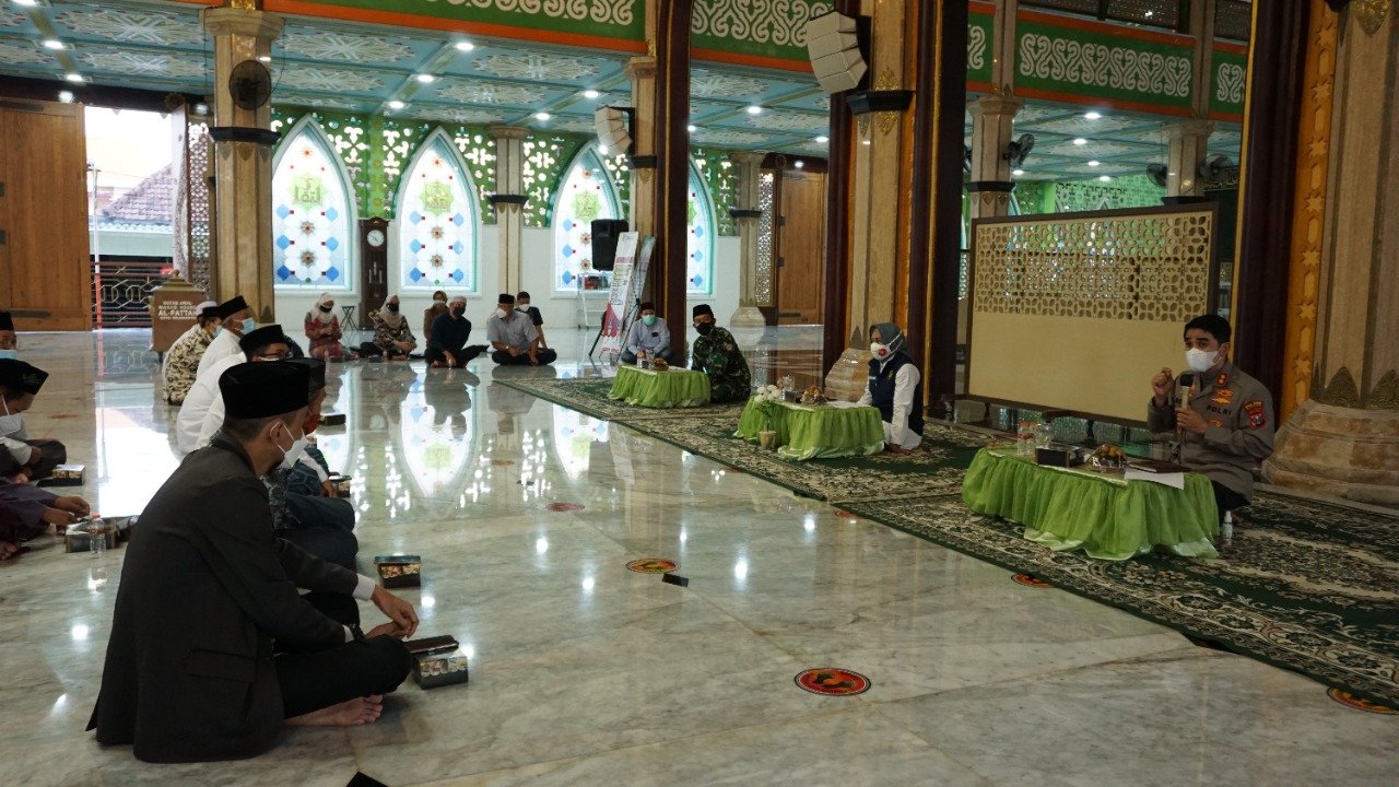 Forkopimda Kota Mojokerto Sosialisasikan PPKM Darurat di Masjid Al-Fattah