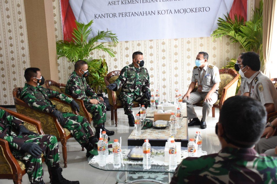 Danrem 082/ CPYJ dampingi Kasgartap III/Surabaya Kunker di Wilayah Subkogartap 0815/Mojokerto