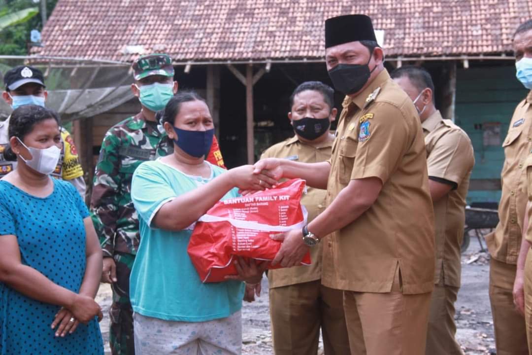Wakil bupati Tanjab Barat Tinjau Lokasi Kebakaran Desa Purwodadi