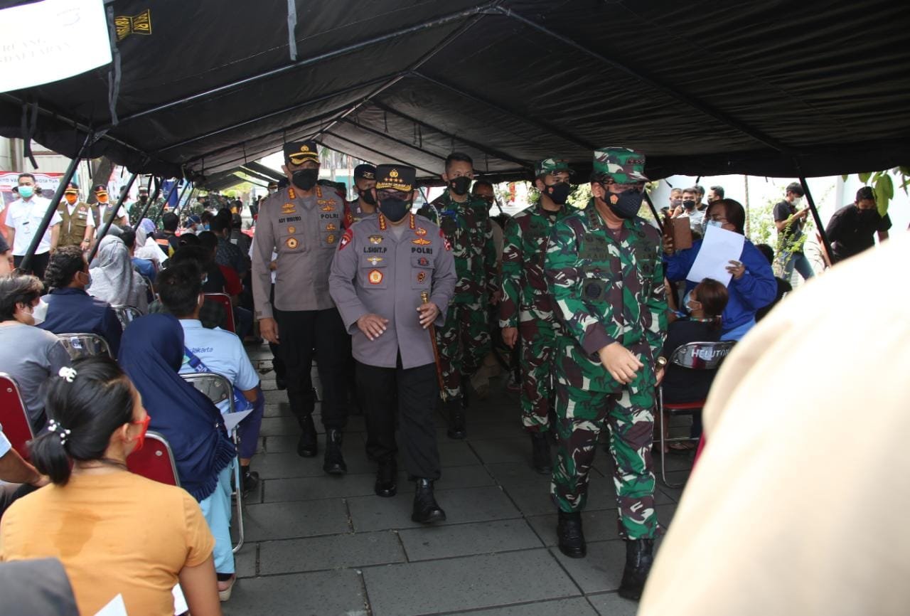 Gelar Vaksinasi Massal di Kota Tua, TNI-Polri Targetkan 2.000 Orang per Hari