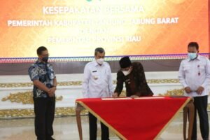 Bupati Anwar Sadat Hadiri Penandatangan MOU Dengan Provinsi Riau