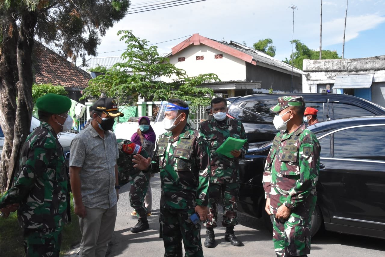 Kapoksahli Pangdam V/Brw Tinjau Pelaksanaan Vaksinasi Diwilayah Korem 082/CPYJ