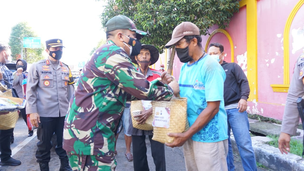 PPKM Darurat, Kapolresta Mojokerto Ajak Dandim dan Forkopimda Bansos