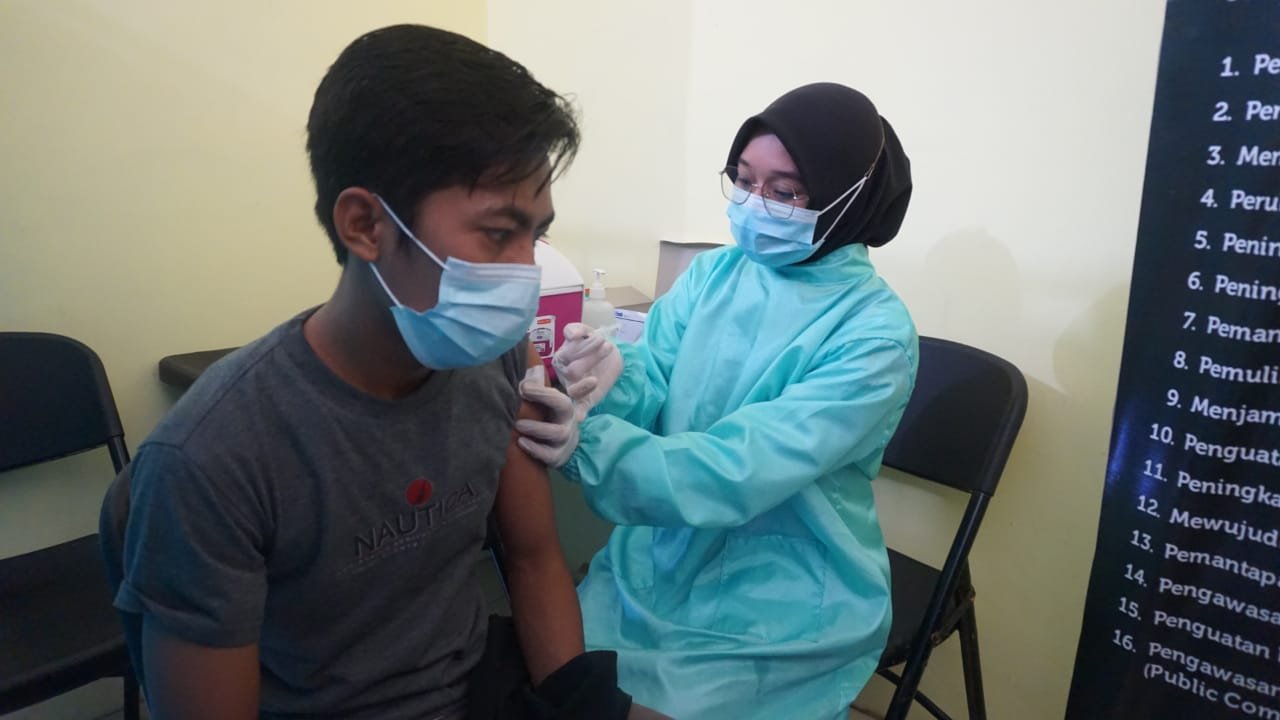 Polresta Mojokerto Beri Layanan Dosis Vaksin Keluarga Awak Media