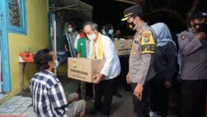 Polresta Mojokerto Gandeng TNI dan Pemuka Agama Salurkan Bansos