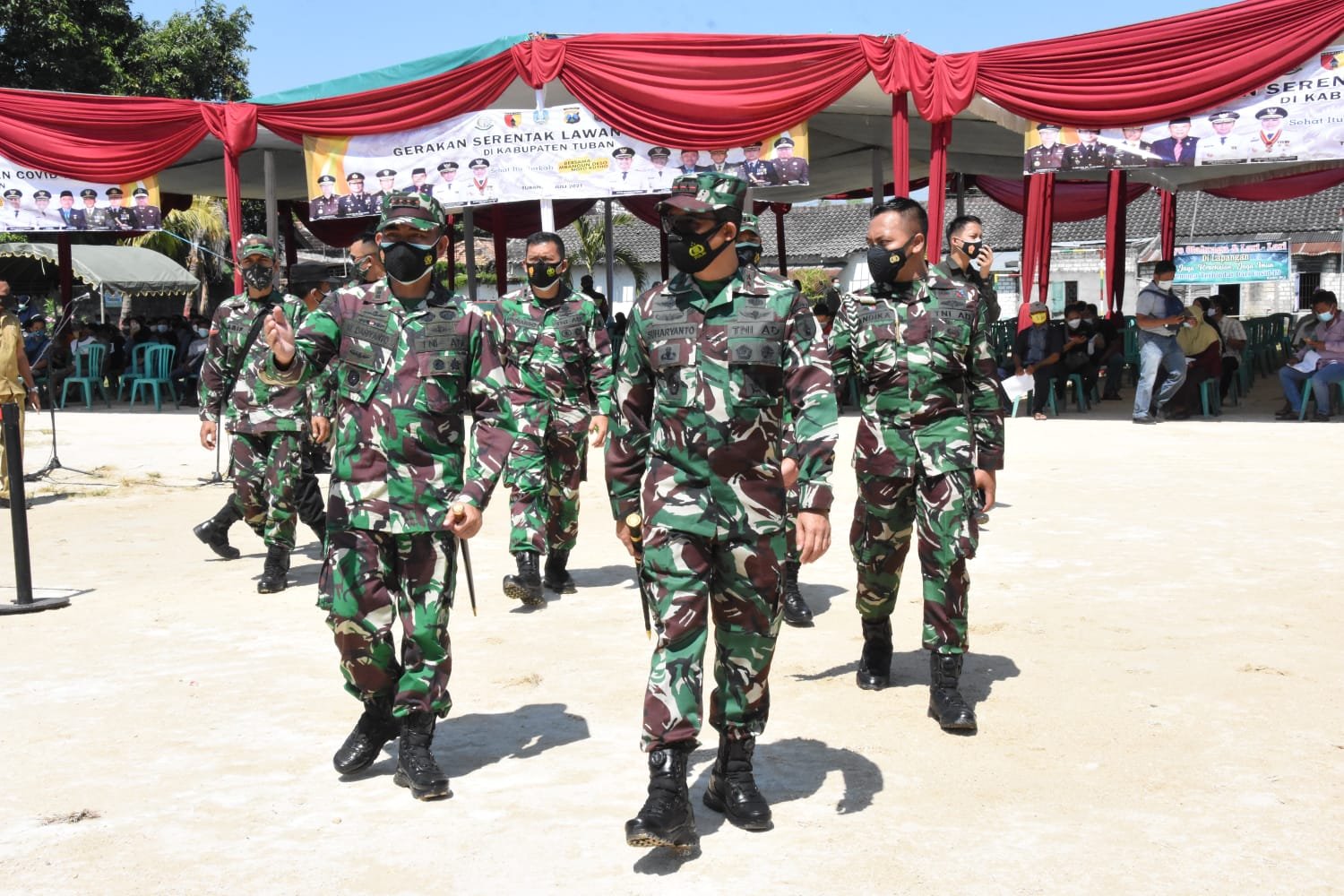 Danrem 082/CPYJ Dampingi Kunker Pangdam V/Brw Tinjau Vaksinasi di Tuban