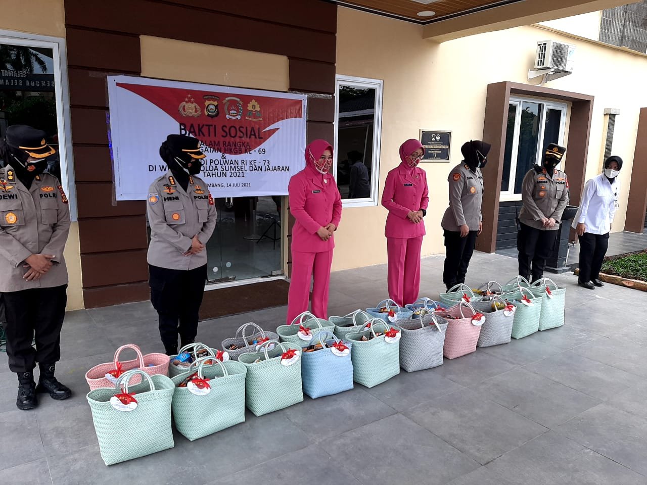 Ketua Bhayangkari Daerah Sumsel Berikan Bantuan Sembako