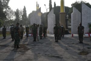 HUT Ke-73, Korem 082/CPYJ Laksanakan Karya Bakti di TMP