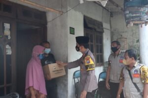 Polresta Mojokerto Gelar Bansos Door To Door Berupa Paket Sembako, Obat dan Vitamin