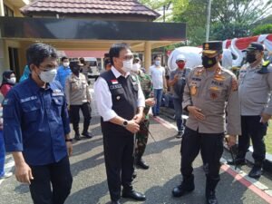 Kapolda Bersama Wakapolda Sumsel Tinjau Gerai Vaksin dan PPKM Serta Bakti Sosial Polres Jajaran