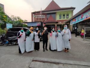 Selain Peduli PKL, Direktur ASC Foundation juga Peduli Nakes