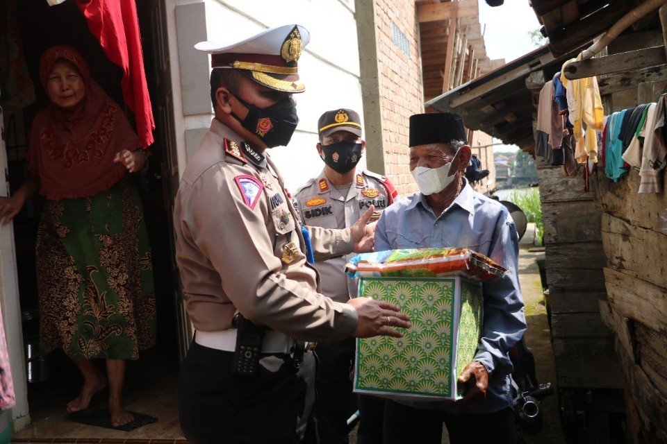 Waka Polda Sumsel Bakti Sosial di Kelurahan Ogan Baru