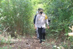 Kapolda Jambi Didampingi Kapolres Muarojambi Tinjau Lokasi yang Pernah Terbakar di Desa Seponjen
