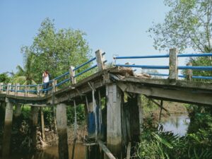 Jembatan Penghubung Antar Desa ini, Kondisinya Sangat Memprihatinkan