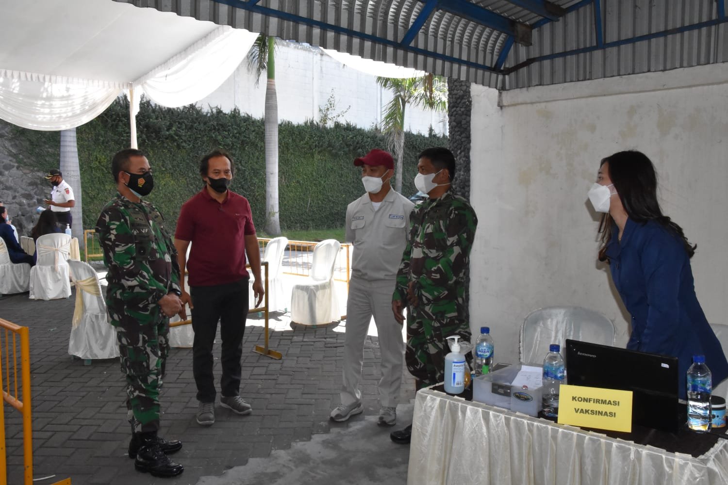 Tinjau Vaksinasi, Danrem 082/CPYJ Ingatkan Masyarakat Patuhi Protokol Kesehatan