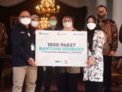 Terima CSR 1000 Sembako, Ikfina Serahkan Sembako untuk PKL Pacet