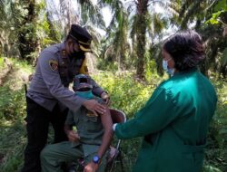 Polres Muarojambi Tinjau Vaksinasi Suku Anak Dalam (SAD) di Desa Sungai Dayo