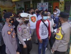 Kapolrestabes Surabaya Tinjau Langsung Vaksinasi Komunitas Jogo Boyo