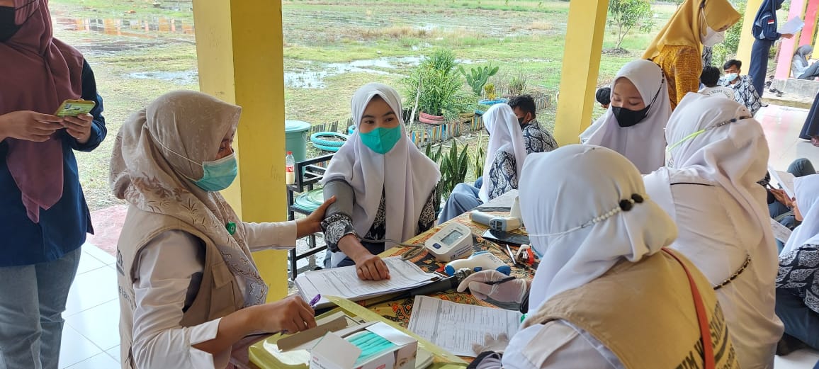 Kapolsek Muara Telang Pantau Gerai Vaksin Presisi Goes to School di SMK 1 Telang Jaya