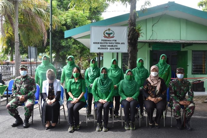 Ketua Persit KCK Koorcab Rem 082 PD V Brawijaya Resmikan Posbindu PTM Korem 082/CPYJ