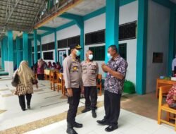 Kapolres Tanjabbar Didampingi Wakapolres Tinjau Vaksinasi SMK N 1 Dan SMP N 1