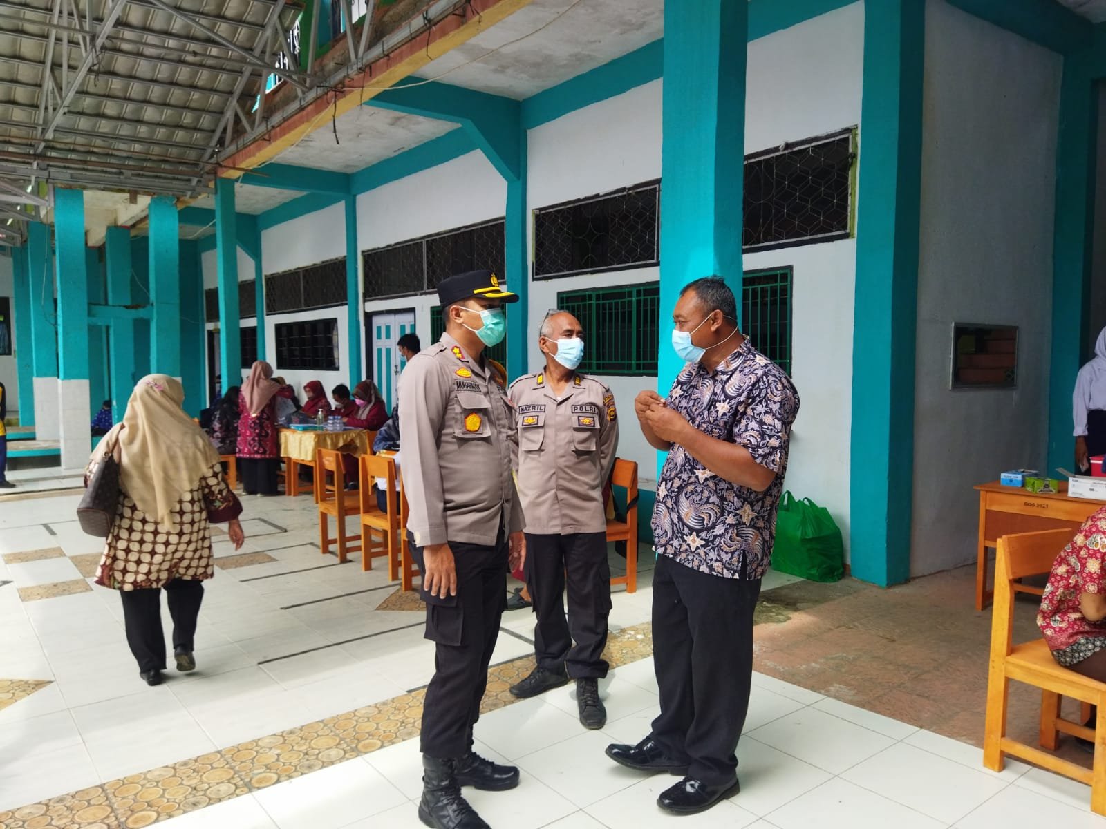 Kapolres Tanjabbar Didampingi Wakapolres Tinjau Vaksinasi SMK N 1 Dan SMP N 1