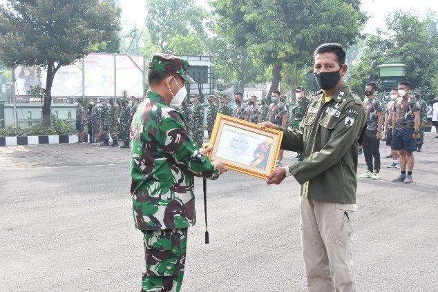 Danrem 082/CPYJ Gelar Apel Luar Biasa