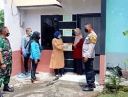 Lacak Penyebaran Covid–19 Babinsa Koramil Gedeg Bersama Tiga Pilar Lakukan Tracing-Testing